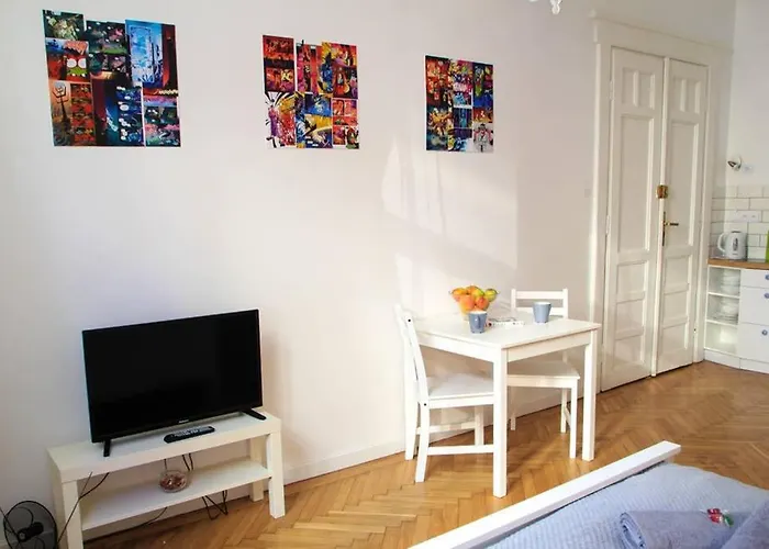 Corner 3 I Old Town I Studio